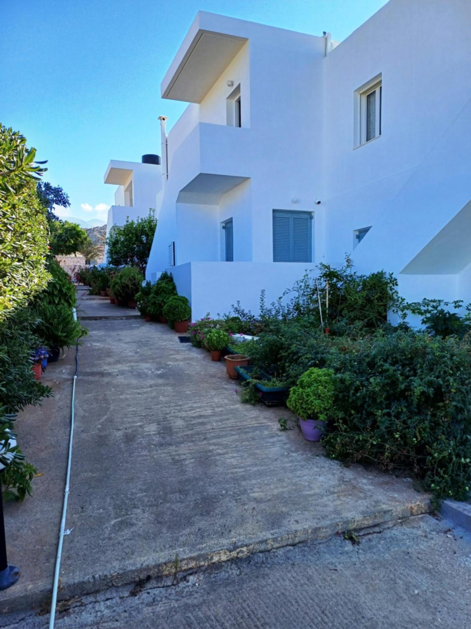 Nautilus Apartments Sisi Exterior photo